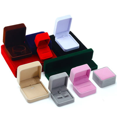 kopen Meerdere kleuren zachte fluweel juwelen doos Juwelen verpakkingsdoos voor Armband Ring Hanger online manufacture