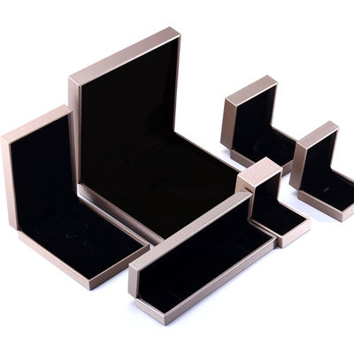 Vierkante graan valse leren sieraden doos, Elegante geborstelde sieraden verpakkingsdoos OEM