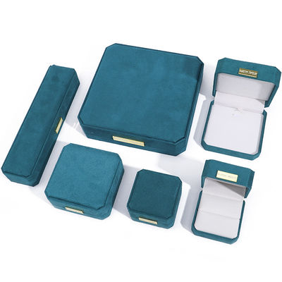 Octagonale fluwelen sieradendoos, aanpasbare sieradendoos in pauwgroen met gouden applicatie