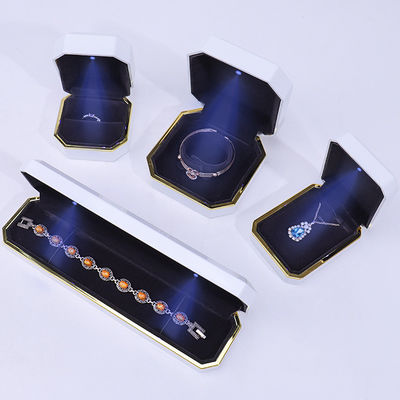 kopen Custom logo licht juwelen cadeau doos voor armband oorbellen hanger fluweel halsketting ring handgemaakt materiaal online manufacture