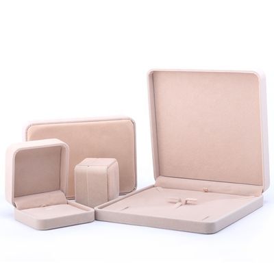 Groothandelsproductie Hign end Juwelen Doos verpakking Gepersonaliseerd Custom logo Luxe halsketting Armband Ohrring Ring Verpakking Fluweel Beige Juwelen Doos