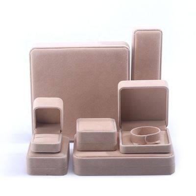 Groothandelsproductie Hign end Juwelen Doos verpakking Gepersonaliseerd Custom logo Luxe halsketting Armband Ohrring Ring Verpakking Fluweel Beige Juwelen Doos