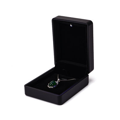 Hanhong Custom Ring Box met licht 6.5*6.5*4.5cm Grootte Zwart leer en fluweel materiaal