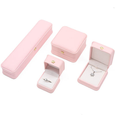 10*10*5cm Roze leren sieraden doos voor kroon armbanden hangers en ringen Custom logo