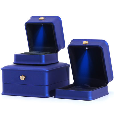 kopen Custom luxe kroon juwelen verpakkingsdoos met LED licht en handgemaakte nieuwste ontwerp online manufacture