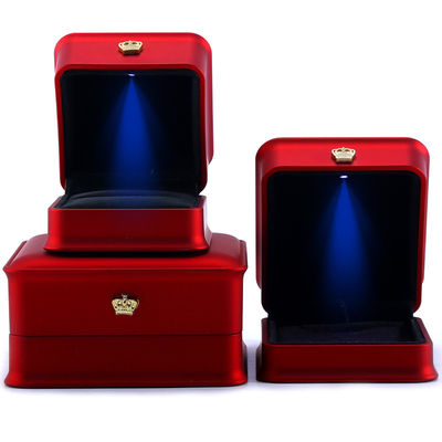Juwelen Pakket Hanhong Custom Luxury Crown LED Box voor Armbanden Halskettingen en Ringen