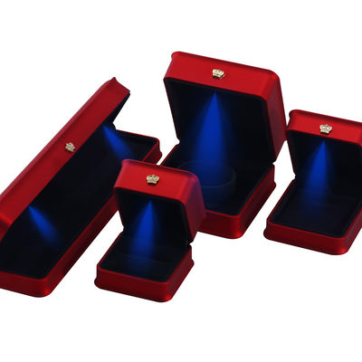 Juwelen Pakket Hanhong Custom Luxury Crown LED Box voor Armbanden Halskettingen en Ringen