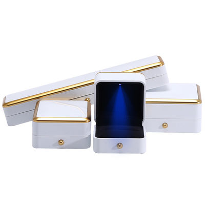Gepersonaliseerde juwelen doos Verpakking Goud behang Plastic juwelen doos Met LED-verlichting