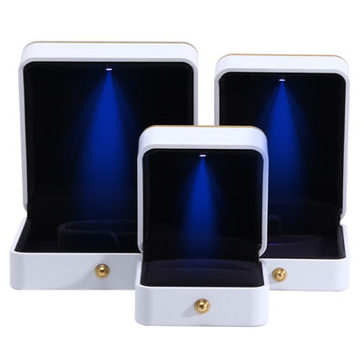 Gepersonaliseerde juwelen doos Verpakking Goud behang Plastic juwelen doos Met LED-verlichting