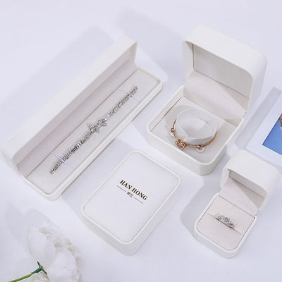 Kleine witte PU lederen sieraden doos, lederen sieraden koffer voor ring hanger armband