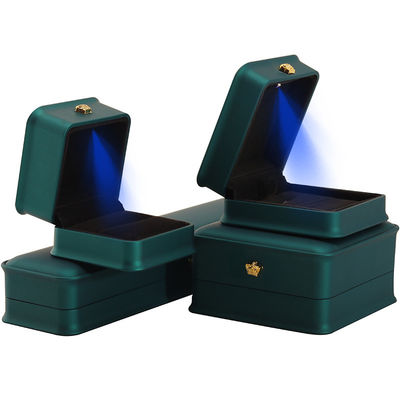 LED licht juwelen doos voor Custom Luxury Crown Juwelen Verpakking Plastic Fluweel materiaal