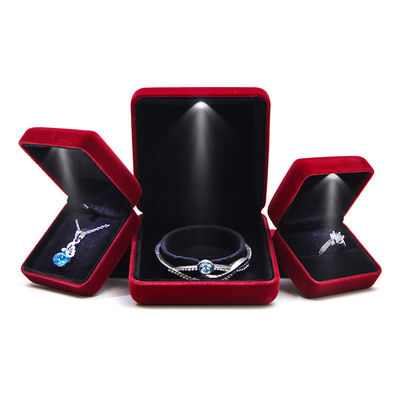 Luxe LED sieraden doos met geïmprimeerd Hanhong logo en rode fluweel interieur