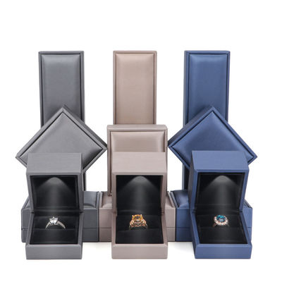 kopen Gepersonaliseerde Hanhong logo LED juwelen doos voor luxe valse leer gepersonaliseerde verpakking online manufacture
