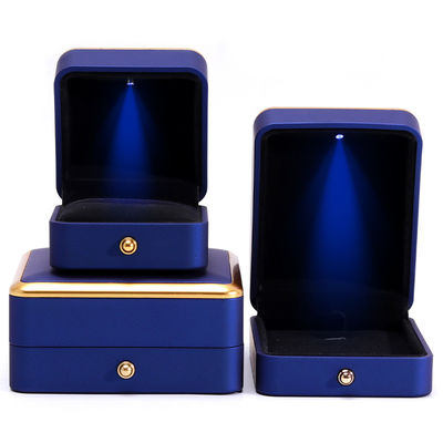 kopen Aangepaste vierkant halsketting en ring lichtblauw LED sieraden doos met luxe elegante stijl online manufacture