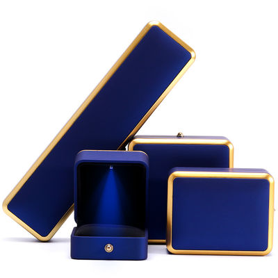 Aangepaste vierkant halsketting en ring lichtblauw LED sieraden doos met luxe elegante stijl