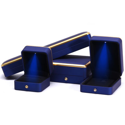 Aangepaste vierkant halsketting en ring lichtblauw LED sieraden doos met luxe elegante stijl