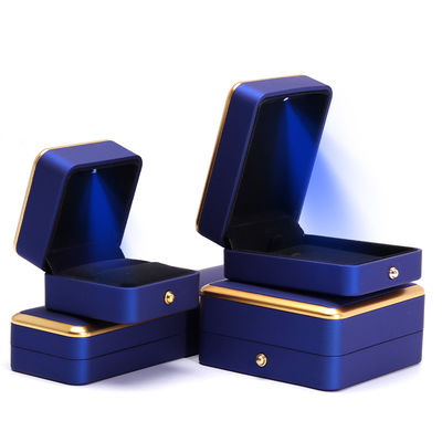 Aangepaste vierkant halsketting en ring lichtblauw LED sieraden doos met luxe elegante stijl