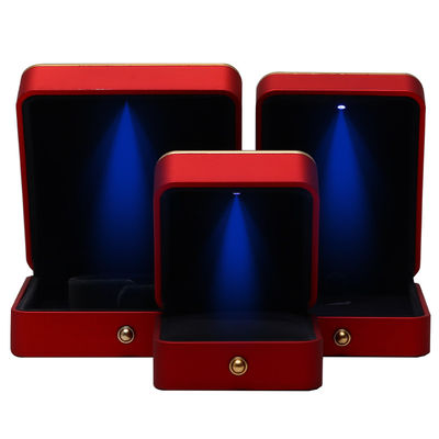 Custom Plastic Spray geschilderd vierkant Luxe halsketting Ring Rood LED Juwelen doos Handgemaakt