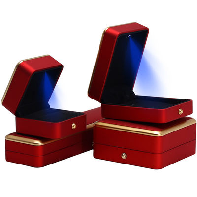 Custom Plastic Spray geschilderd vierkant Luxe halsketting Ring Rood LED Juwelen doos Handgemaakt