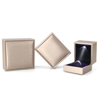 Hanhong Custom Logo Fake Leer Fluweel Juwelen Doos voor oorbellen Armband Halsketting Ring