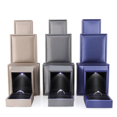 Juwelen Pakket voor Hanhong aangepast logo luxe faux leder zilveren LED doos Contact met ons