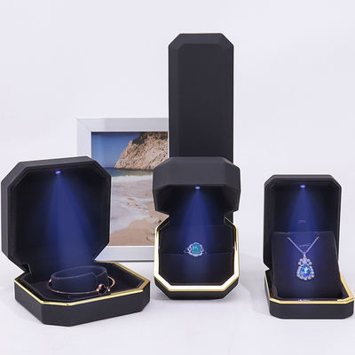 kopen Handgemaakte plastic fluwelen sieraden verpakkingsdoos voor armband oorbellen hanger halsketting ring online manufacture