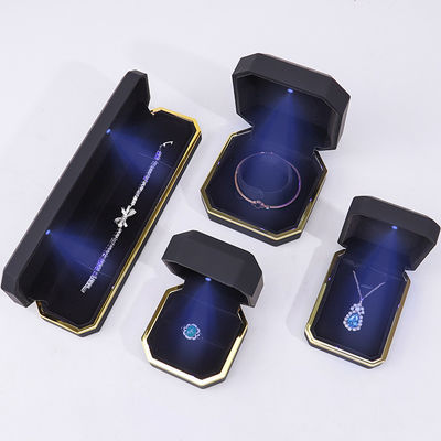 Handgemaakte plastic fluwelen sieraden verpakkingsdoos voor armband oorbellen hanger halsketting ring