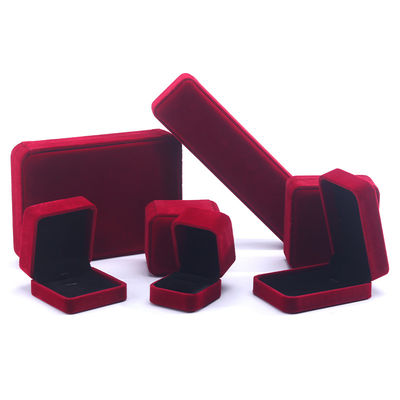 Groothandel Vervaardiging Luxe fluweel Juwelen Doos Gepersonaliseerd Custom logo Rode halsketting Armband Oordelen Ring Verpakking Fluweel Juwelen Doos