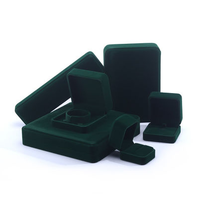 China Productie groothandel high-end Handgemaakte Ketting Ring Doos Sieraden Verpakking Aangepast logo Luxe Vierkante Suède Fluweel Donkergroene Sieraden Doos