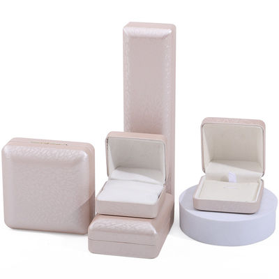 kopen Op maat gemaakte gouden leren juwelen doos voor armband halsketting en ring opslag nieuwste stijl online manufacture