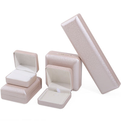 Op maat gemaakte gouden leren juwelen doos voor armband halsketting en ring opslag nieuwste stijl