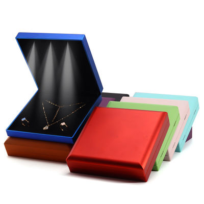 kopen Hanhong Custom Logo Wit licht juwelen verpakkingsdoos Set met ring halsketting oorbellen online manufacture