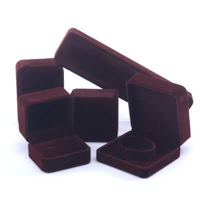 Op Maat Gemaakte Bruine Fluwelen Sieradendoos voor Ketting, Oorstekers, Armband Verpakking