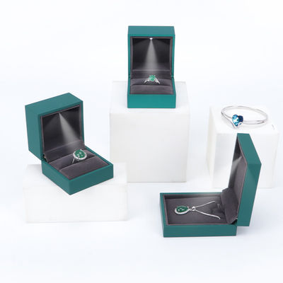 Gepersonaliseerde Hanhong LED licht sieraden verpakkingsdoos voor halsketting armband en oorbellen