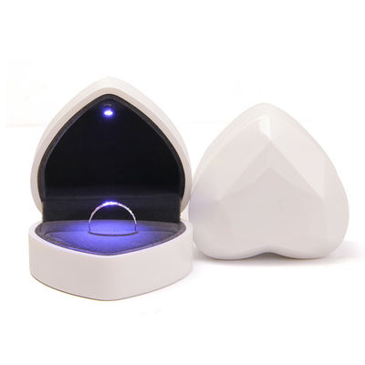 kopen Groothandel Vervaardiging hoogwaardig Juwelen cadeau doos verpakking Custom halsketting Ring juwelen set Verpakking kunststof hartvormig wit led juwelen doos met logo online manufacture