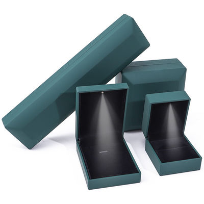 kopen Juwelen Pakket Persoonlijk Logo Groen LED Licht Fluwelen Doos voor Ringen Armbanden Halskettingen online manufacture
