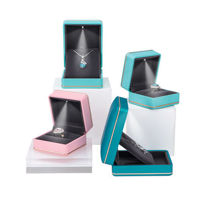 kopen Custom Logo Silk Screen Printing Juwelen opslagdoos met licht Hanhong Cyan Ring Box online manufacture