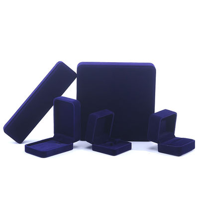 China Productie Groothandel High End Handgemaakte halsketting Ring Box Juwelen Verpakking Custom logo Luxe Square Suede Velvet Blauwe Juwelen Box