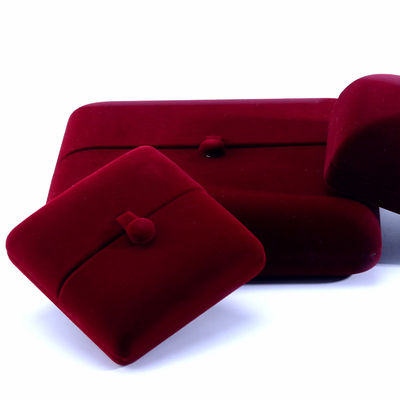 Gepersonaliseerde grootte Rood fluwelen juwelen doos voor luxe armbanden oorbellen en ketting