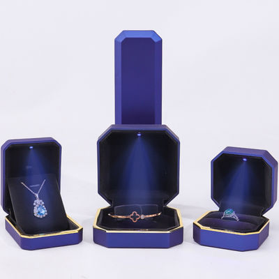Aanpasbare, prachtige, matte sieraden verpakkingsdoos, zacht fluweel interieur met LED-licht