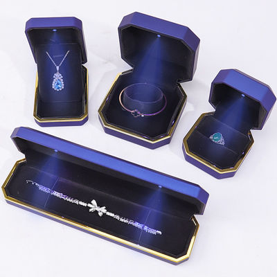 Aanpasbare, prachtige, matte sieraden verpakkingsdoos, zacht fluweel interieur met LED-licht