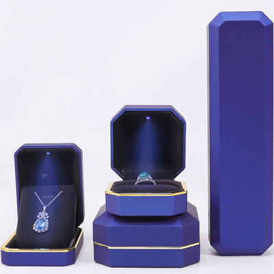 Aanpasbare, prachtige, matte sieraden verpakkingsdoos, zacht fluweel interieur met LED-licht