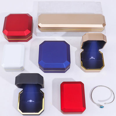 kopen Aanpasbare, prachtige, matte sieraden verpakkingsdoos, zacht fluweel interieur met LED-licht online manufacture