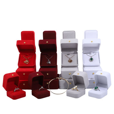 kopen 9*9*3.5cm juwelen verpakkingsdoos in fluweel Perfect voor halsketting armband oorbellen ring online manufacture