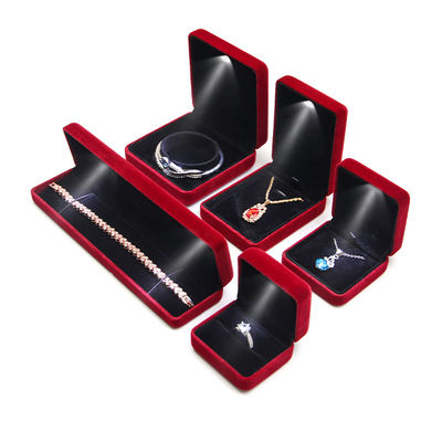 Hanhong Luxury Embossed LED Velvet Brown Juwelen Verpakkingsdoos Custom Ring Doos met licht