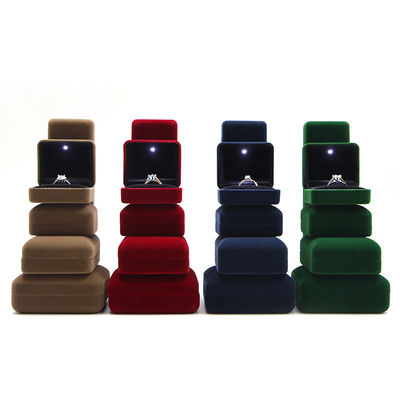 Gepersonaliseerde velvet sieraden doos voor het opslaan en beschermen van sieraden collectie