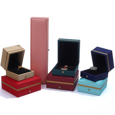 kopen Custom Ring Necklace Armband Verpakkingsdoos Gemaakt van Huid voor Huwelijks Juwelen bij Hanhong online manufacture