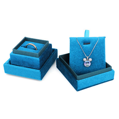 Lichte blauwe vierkant ring opslagdoos voor aangepaste grootte fluweel sieraden display in fluweel