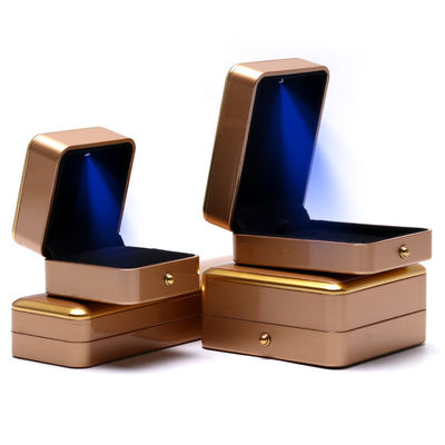 Handgemaakte luxe LED sieraden doos voor Custom Plastic Spray geschilderde vierkant halsketting Ring