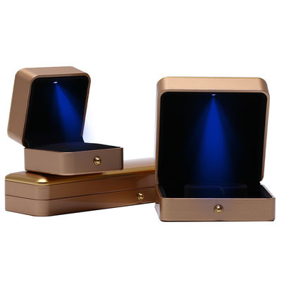 Handgemaakte luxe LED sieraden doos voor Custom Plastic Spray geschilderde vierkant halsketting Ring